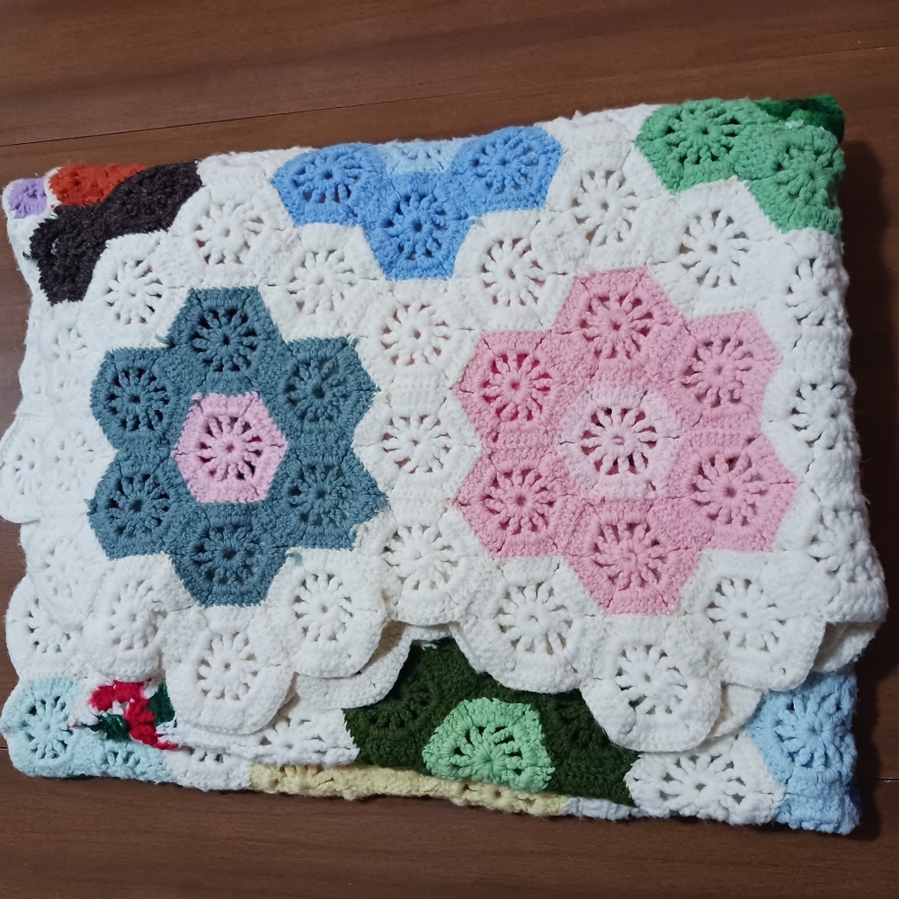 Blanket Afghan Throw GranncoreHexagon 62x42 - Picture 3 of 10